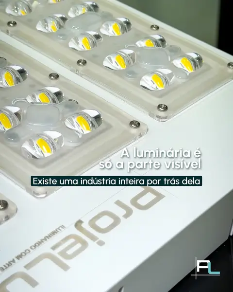 Quando vemos uma luminária instalada, estamos olhando apenas para o resultado final de um processo. Antes de ela cheg…
