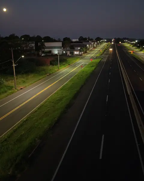 Alto Paraná iluminada com soluções da Projeluz!🌃💡 Das principais avenidas às vias de acesso à cidade, a iluminação…