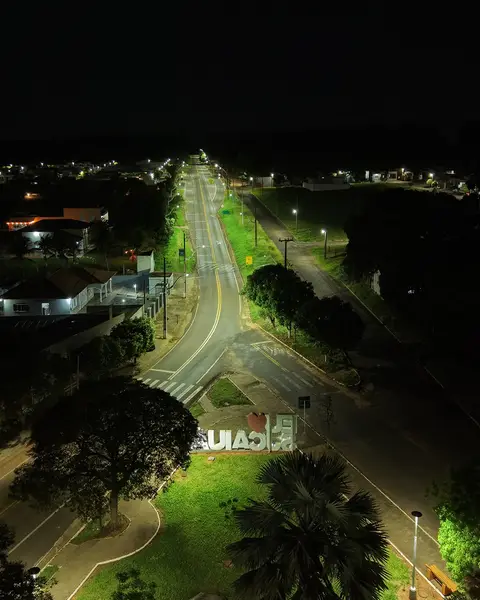 São João do Caiuá vista de cima! A iluminação pública em LED transforma a paisagem noturna da cidade, valorizando rua…