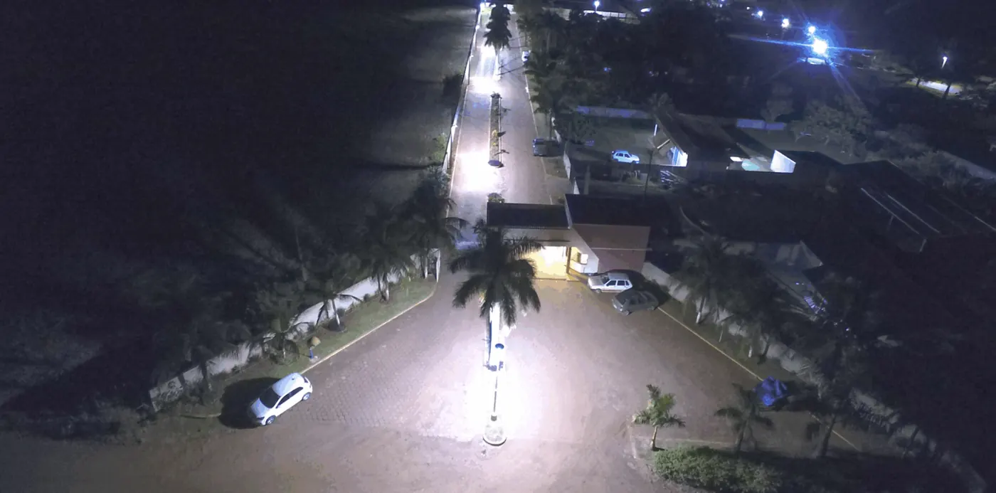 Condomínio – Santa Inês: iluminação LED — foto aérea 2 de 6