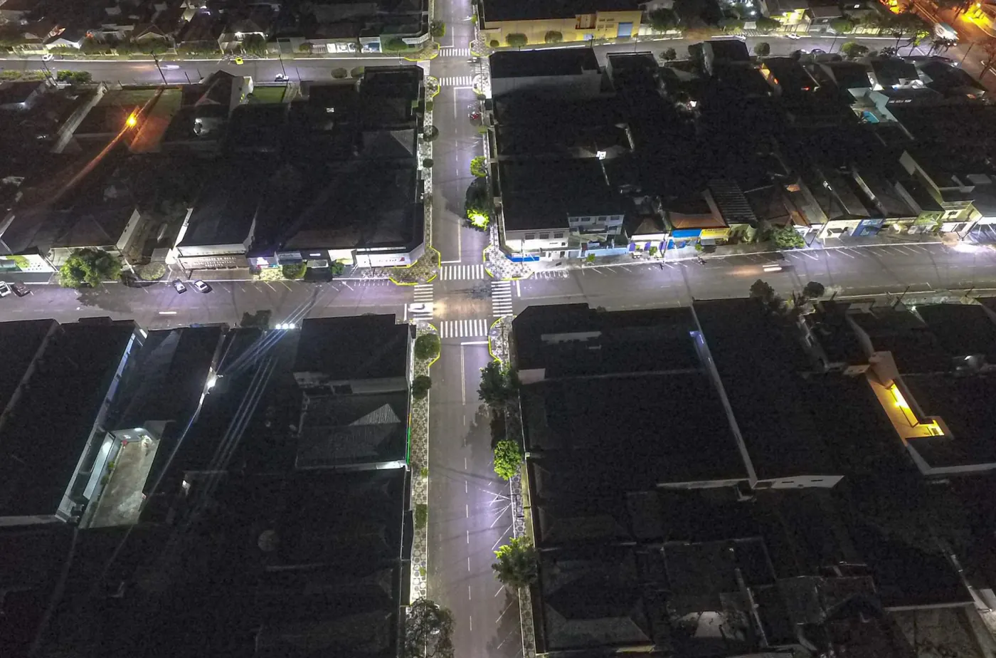 Iluminação pública LED em Cruzeiro — foto aérea 6 de 8
