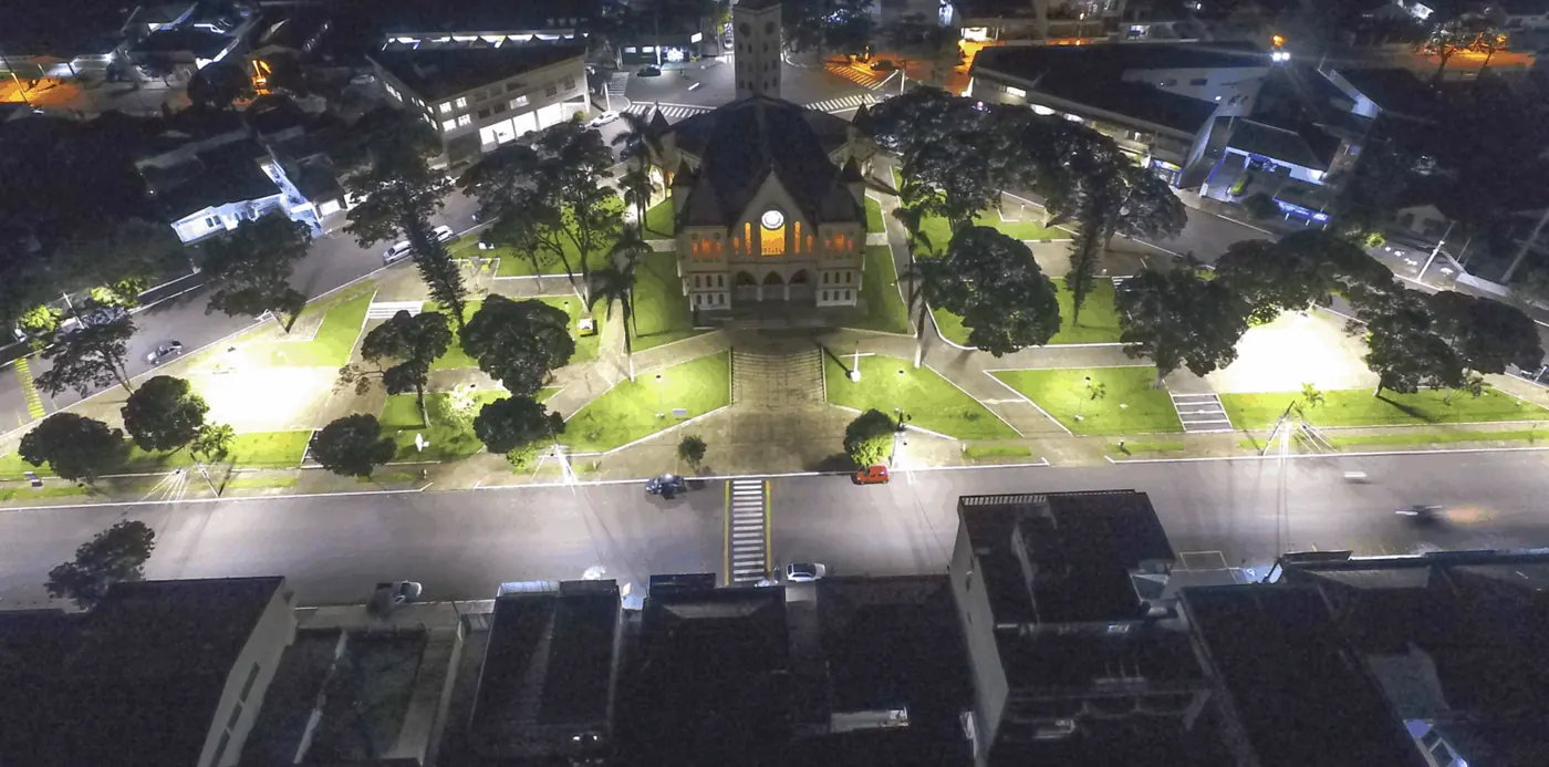 Iluminação pública LED em Paiçandu (PR) — foto aérea 7 de 8