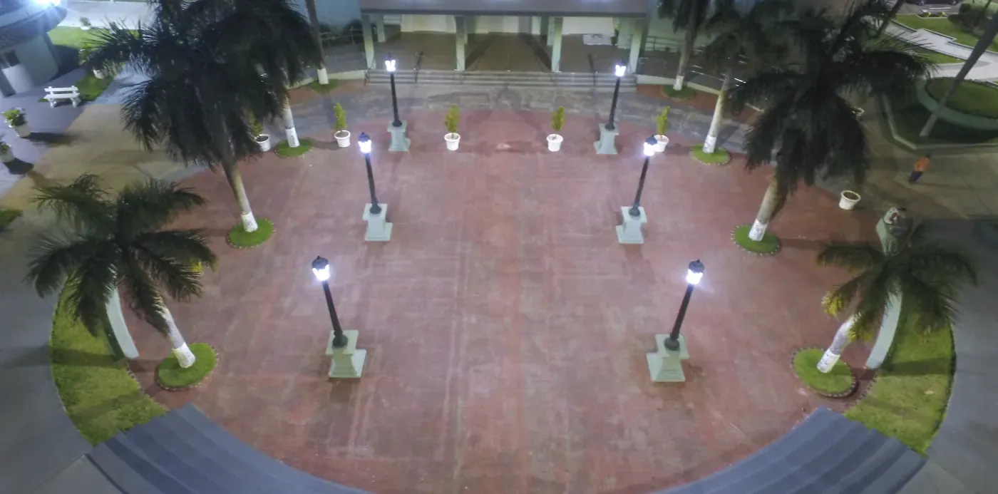 Praça central iluminado(a) pela Projeluz — Terra Boa, PR