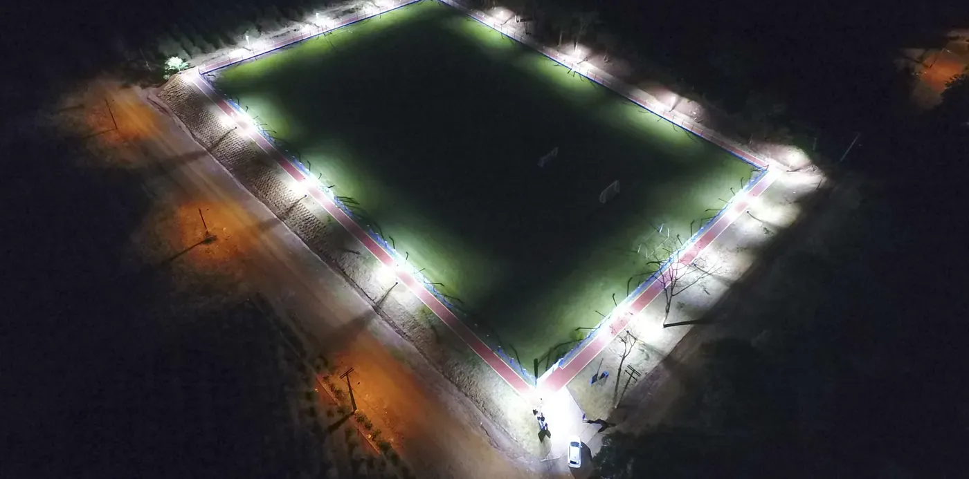Quadra poliesportiva iluminado(a) pela Projeluz — Terra Boa, PR
